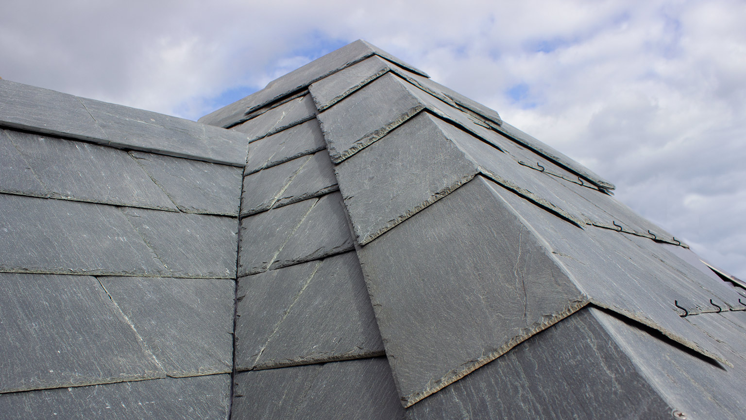 Slate Hip Roof Tiles Hip Detail Overlap Dry Ridge Slate